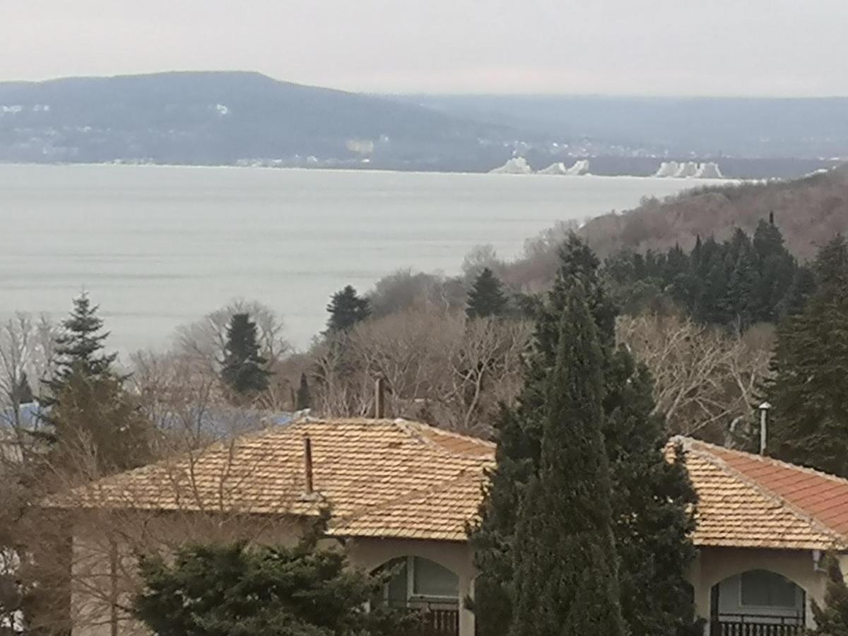 Queen's View App-9 Free Pool,parking, Fitness & Sea View Apartment