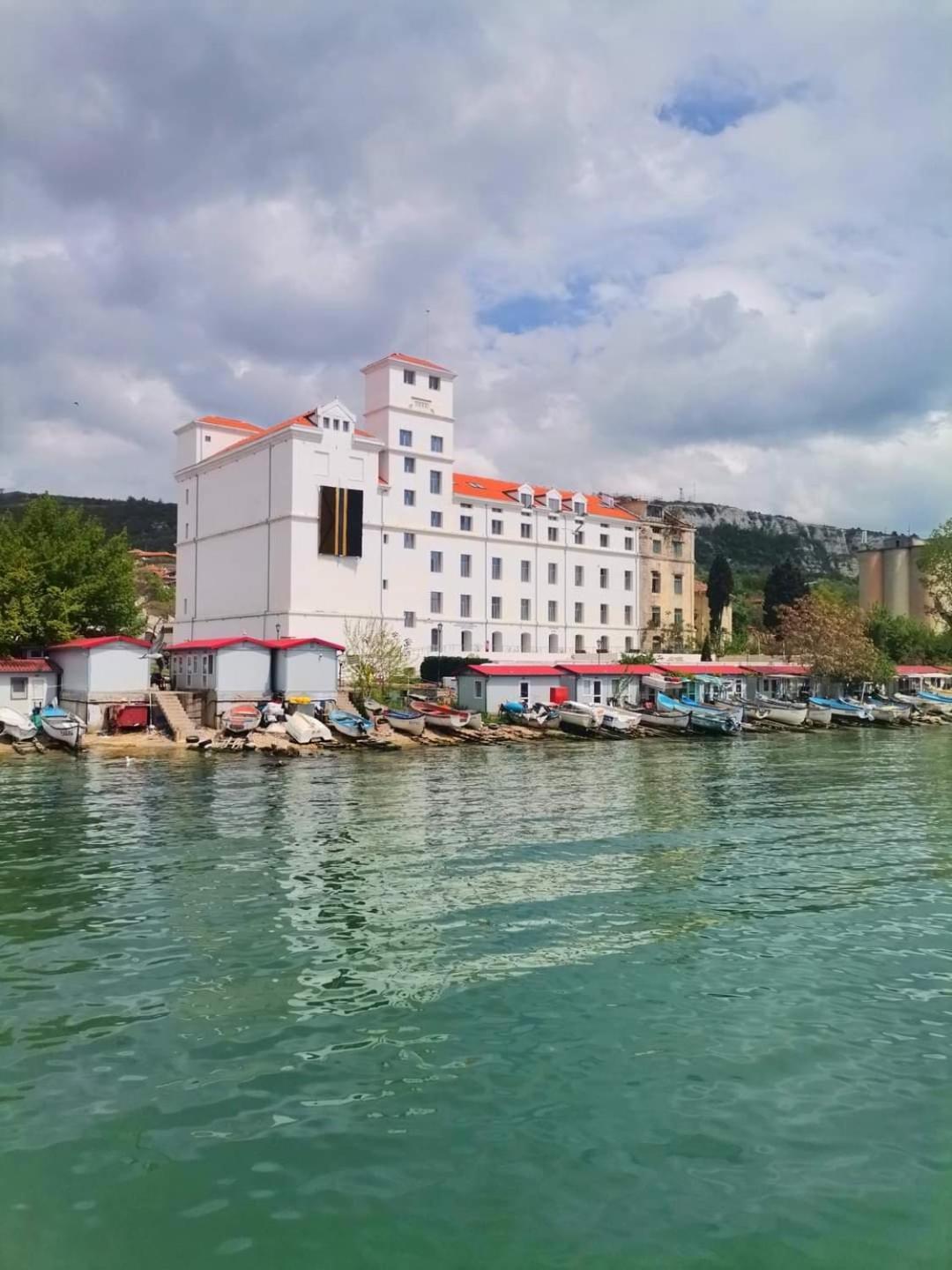 Queen's View App-9 Free Pool,parking, Fitness & Sea View Апартамент